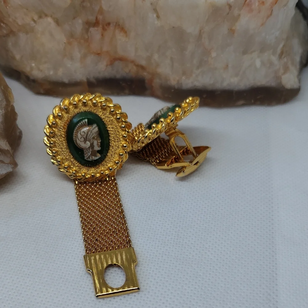Vintage Gold Tone and Green Soldier Cameo Unisex Cufflinks - Picture 2 of 8